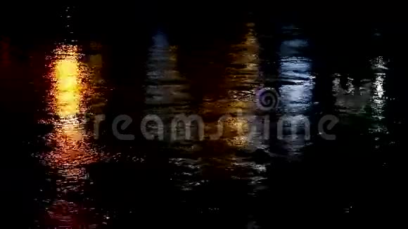在光照水中的反射视频的预览图