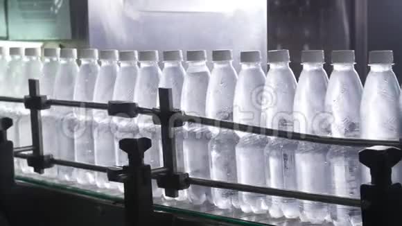 纯泉水加工装瓶生产线视频的预览图