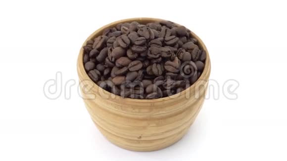 有咖啡豆的木碗视频的预览图