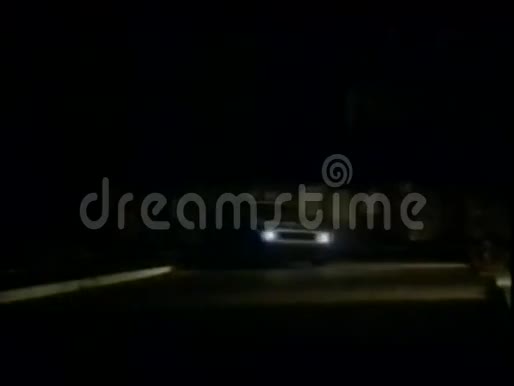 晚上被皮卡追着的车视频的预览图