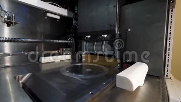 空白3D打印机内部特写宽角度视频的预览图