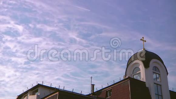 教堂的穹顶夏天有云的泰姆视频的预览图
