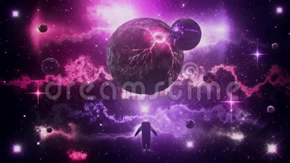 带有星云和宇航员循环背景的紫色科幻空间飞行器视频的预览图