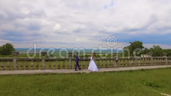 乌克兰利沃夫地区比多罗戴茨基城堡的鸟瞰图视频的预览图