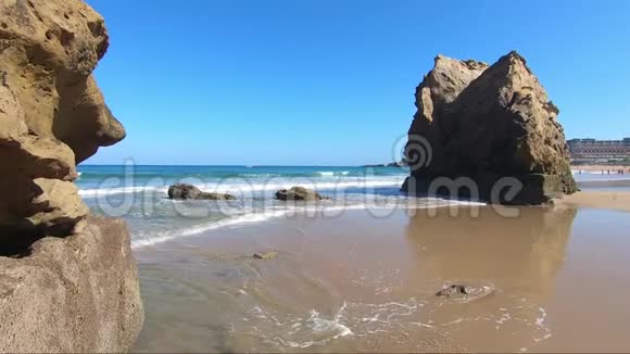 法国阿基坦比亚里茨海滩海浪视频的预览图