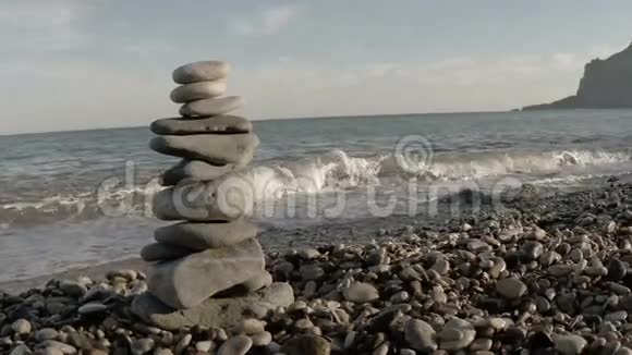 海滨的石塔视频的预览图