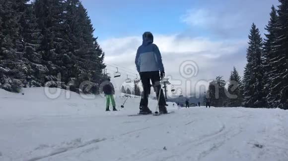 滑雪胜地的场景天气晴朗视频的预览图