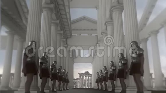 站在寺庙里的罗马武装警卫视频的预览图