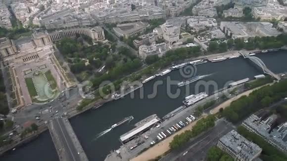 从塞纳河到埃米尔安托万中心的巴黎法国的伊莱德法国的城市景观视频的预览图