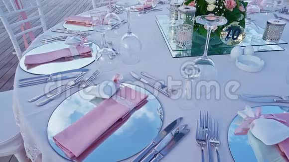 装饰的婚礼桌视频的预览图