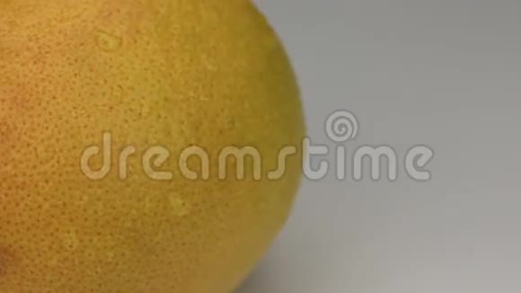在一滴露水中做一个极致的浓缩橙柚视频的预览图