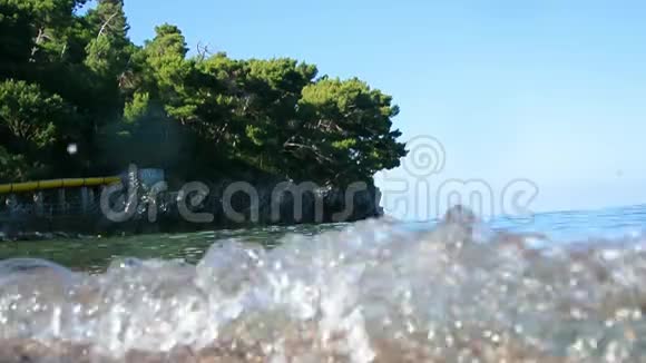 水下摄影你可以看到海滩海洋海岸视频的预览图
