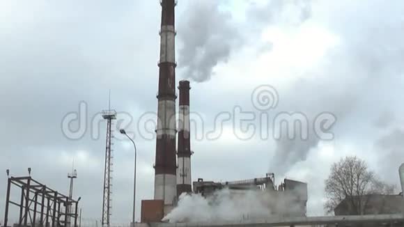 吸烟工厂烟囱视频的预览图