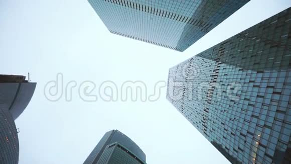 商业摩天大楼金融区视频的预览图