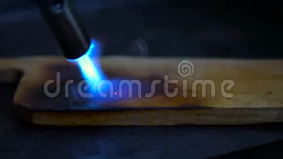 从木板上烧出来的视频的预览图