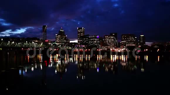 俄勒冈州波特兰海滨城市天际线视频的预览图