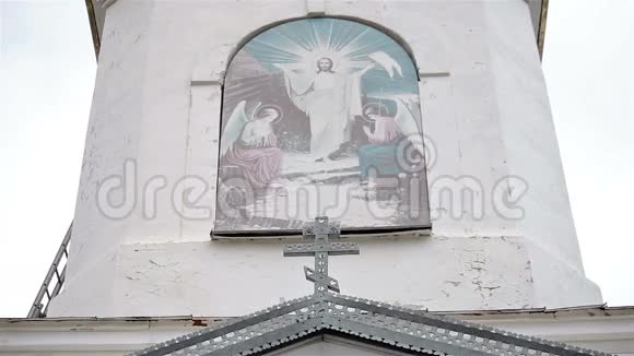 阴天夏季基督教白教会视频的预览图
