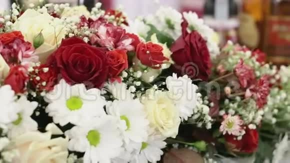 美丽的鲜花背景为婚礼现场视频的预览图