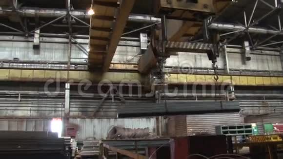工厂起重机视频的预览图