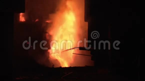 工业炉火灾金属炉火熔炼炉内金属视频的预览图
