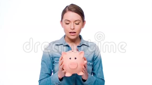女孩与她的猪银行失败视频的预览图