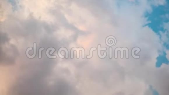夏天时雨云在天空中移动视频的预览图