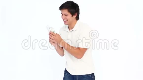 男人一边拿着美元一边跳舞视频的预览图
