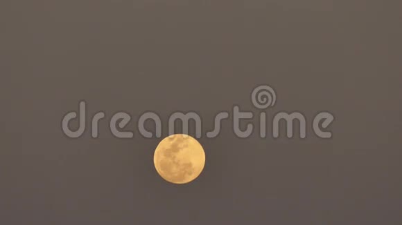 月亮在下加利福尼亚州的山上升起视频的预览图