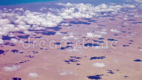 从空中俯瞰撒哈拉沙漠视频的预览图