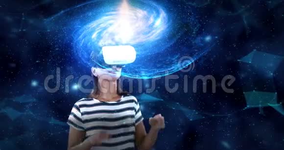 数字生成的妇女使用虚拟现实耳机4k视频视频的预览图