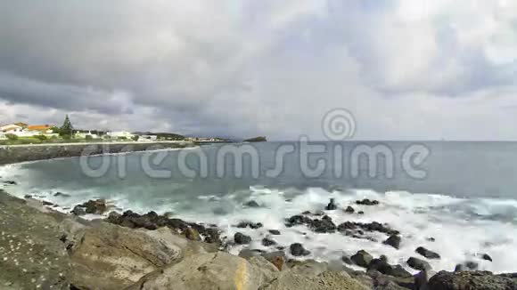 葡萄牙亚速尔群岛庞塔德尔加达大西洋沿岸视频的预览图
