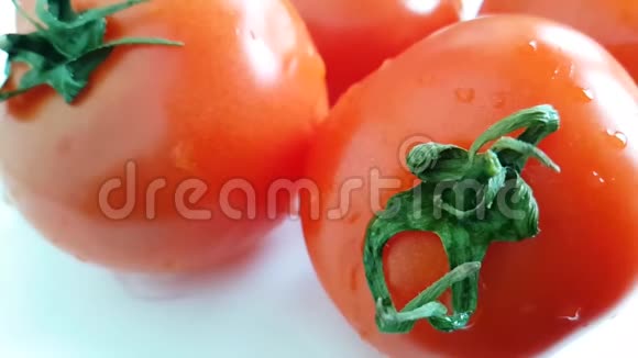 新鲜番茄倒水能视频的预览图