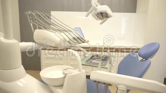 牙医工具金属托盘毛刺机初级蓝光灯等设备中的不锈钢仪表视频的预览图