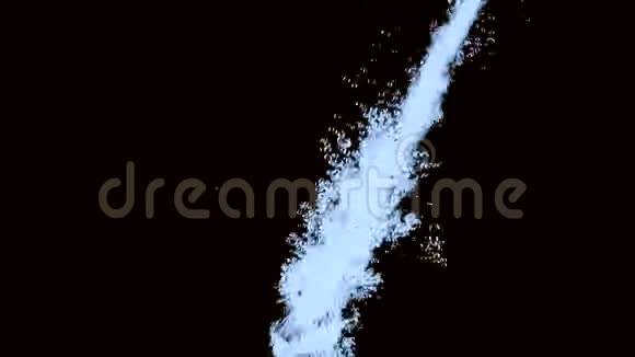 缓慢地向水中喷射气泡空气在黑色背景与阿尔法近景视频的预览图