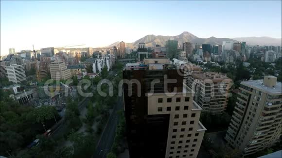 智利的日出和城市景观视频的预览图