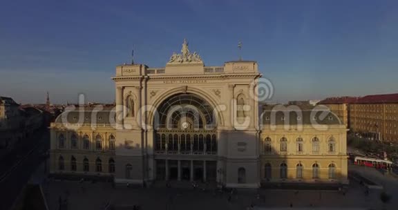 布达佩斯凯莱蒂火车站航空视频的预览图