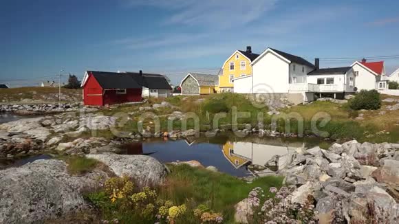 挪威海域的前渔村岛屿和峡湾视频的预览图