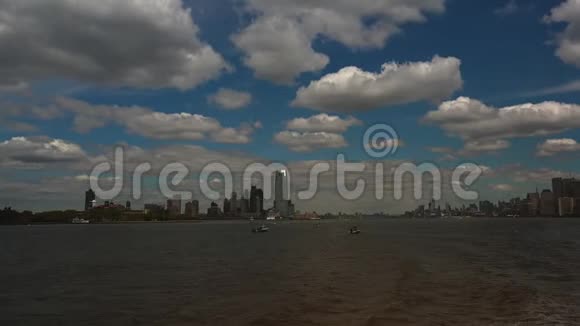 纽约从一艘船上看到的全景实时超高清4k视频的预览图