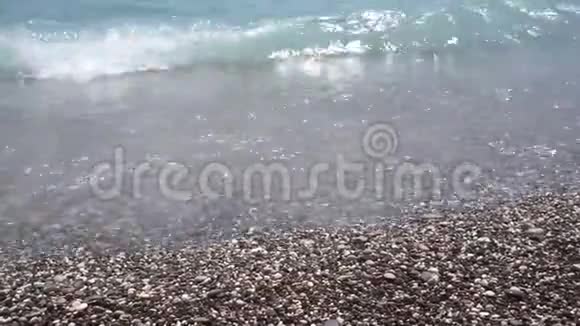 海浪在海上视频的预览图