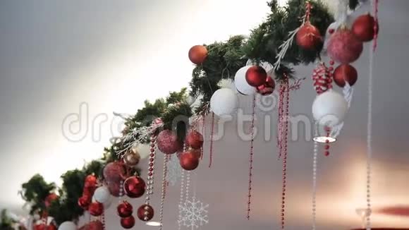 装饰精美的圣诞餐厅视频的预览图