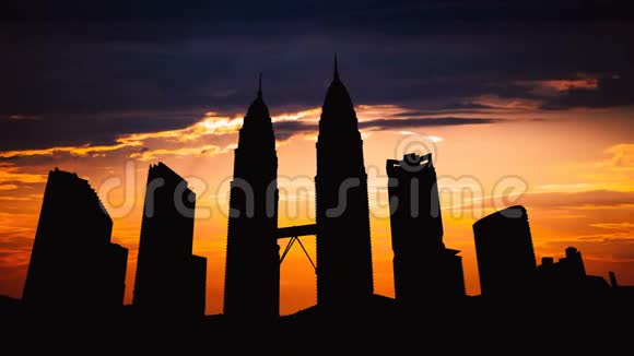 马来西亚日落时吉隆坡城市景观剪影时间视频的预览图