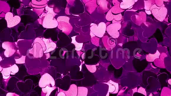 紫色心形纸屑变色视频的预览图