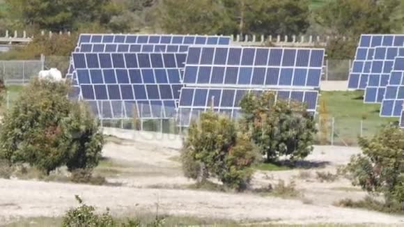 太阳能农场面板绿色能源概念视频的预览图