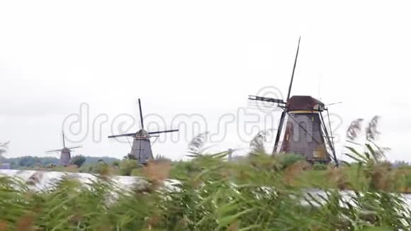 荷兰金德迪克的旧风车视频的预览图