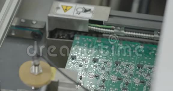 PCB生产线特写视频的预览图