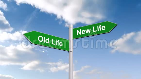 古老的生命和新的生命在蓝天上的路标视频的预览图