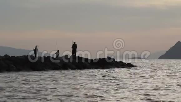 海边的渔夫视频的预览图