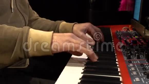 钢琴演奏电子钢琴视频的预览图