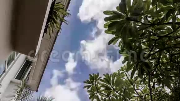 移动云的天空时间流逝视频的预览图