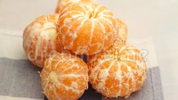 剥皮橘子旋转视频的预览图